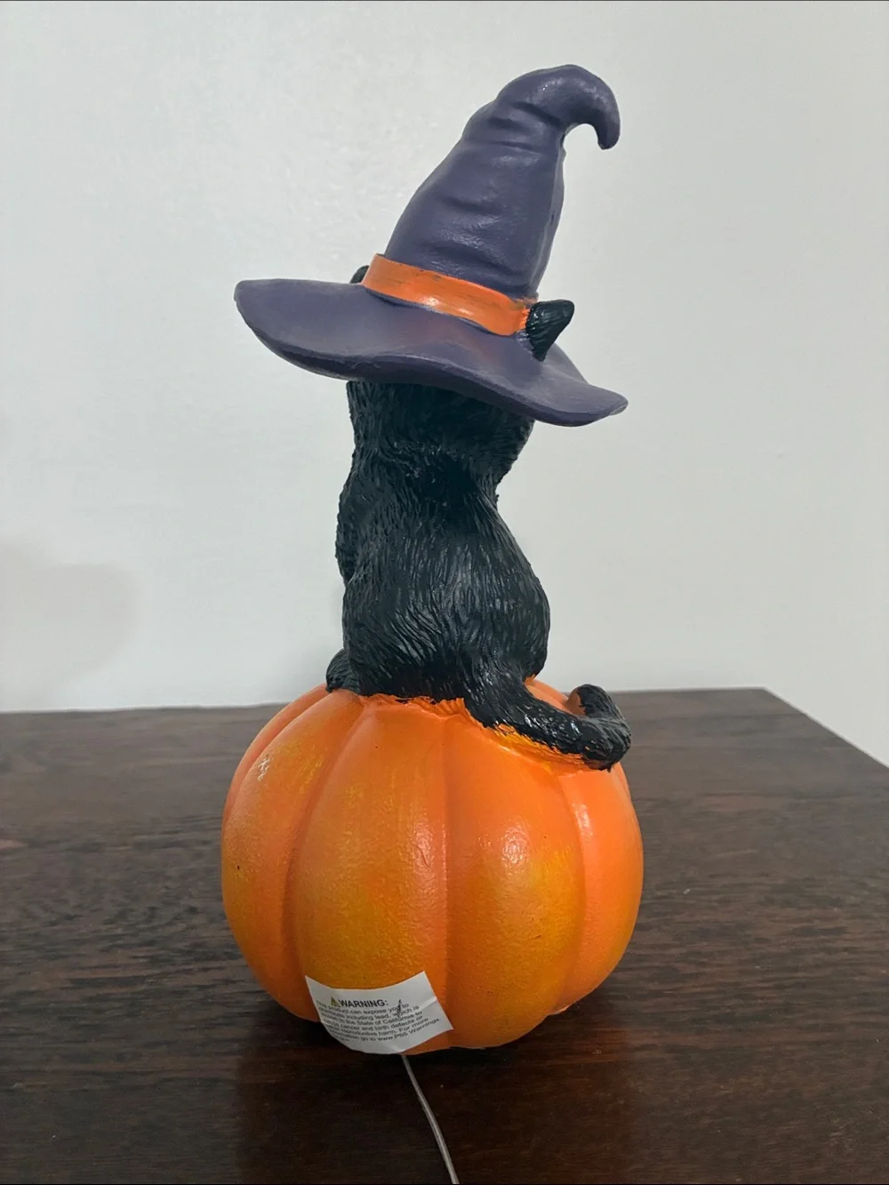 NWT- Black Cat w/ Purple Witch Hat on an LED Light Up Jack-o-lantern Pumpkin
